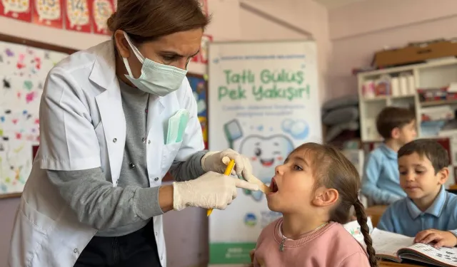 Sakarya'da miniklere ağız ve diş sağlığı taramaları devam ediyor