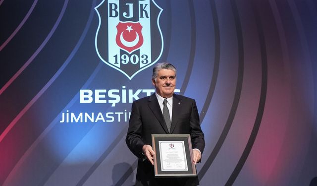 Beşiktaş'ta başkanlığa seçilen Serdal Adalı ve yönetimi, mazbatalarını aldı