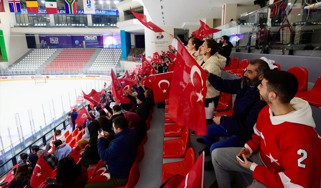 Kadınlar 18 Yaş Altı Buz Hokeyi Dünya Şampiyonası, İstanbul'da başladı