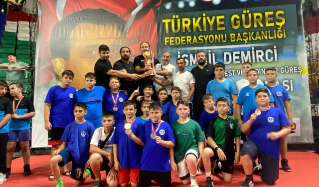 Kağıtspor’dan şampiyonluklarla dolu bir yıl