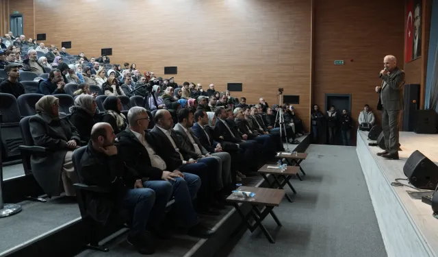 Konya'da şehir konferansları sürüyor