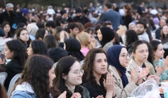 Ankara Üniversitesinde 8 bin öğrenci iftar sofrasında buluştu