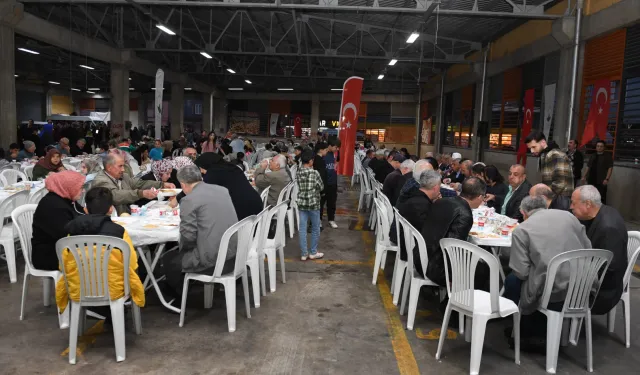 Bursa'da Osmangazi Belediyesi iftar sofrasında buluşturmaya devam ediyor