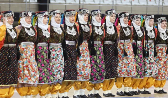 Mardin'de Halk Oyunları kulüpler arası il yarışması düzenlendi