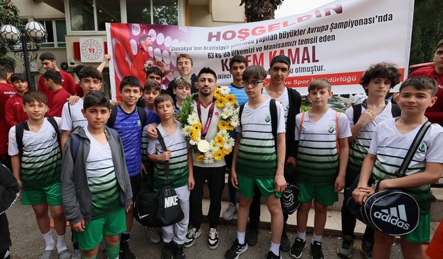 Avrupa şampiyonu milli güreşçi Kerem Kamal’a Manisa’da coşkulu karşılama