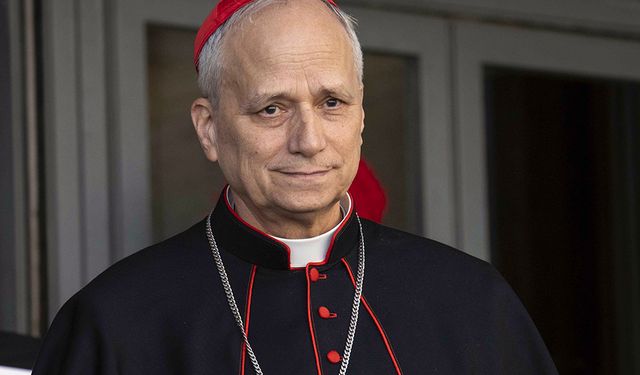 Vatikan'da beyaz duman görüldü, yeni papa seçildi