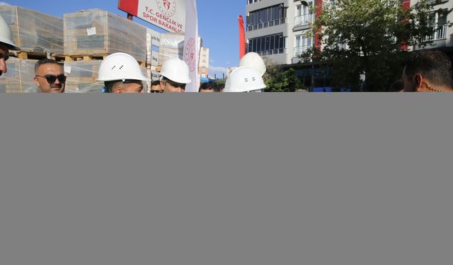 Gençlik ve Spor Bakanı Bak, Siirt'te ziyaretlerde bulundu