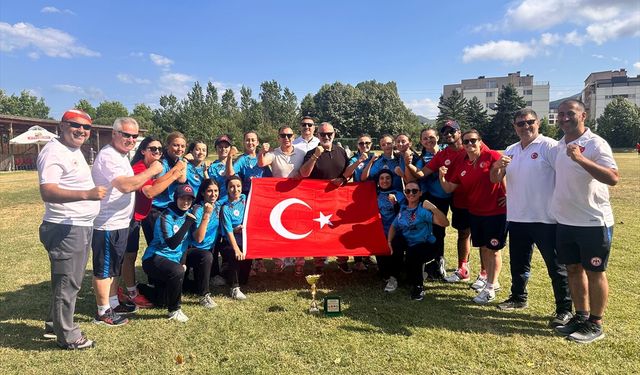 Kadın Kriket Milli Takımı, ilk kez katıldığı uluslararası turnuvada şampiyon oldu