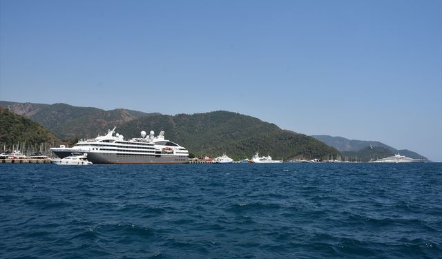"L Austral" kruvaziyeriyle 200 üst düzey yönetici Marmaris'e geldi