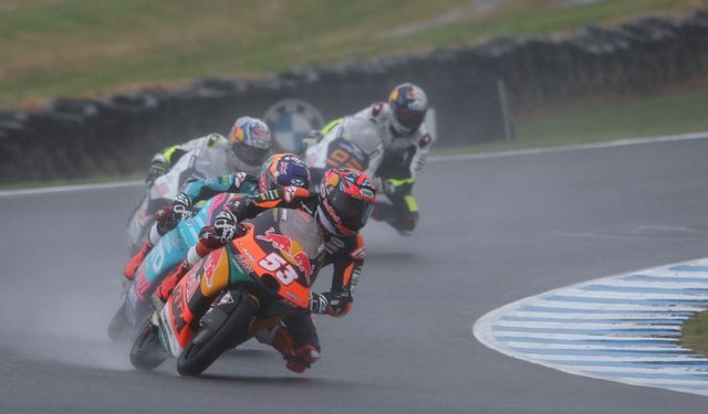 Milli motosikletçi Deniz Öncü, Dünya Moto2 Şampiyonası'nın Almanya yarışını kazandı