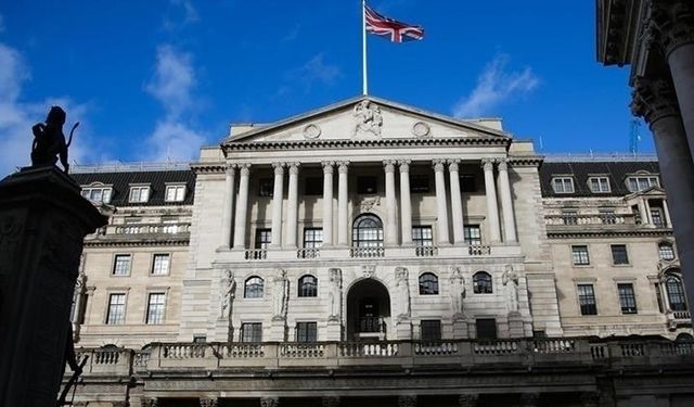 İngiltere ekonomisi Kasım 2025'te yüzde 0,3 ile beklentilerin üzerinde büyüdü