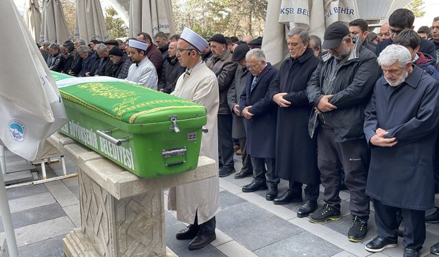 11. Cumhurbaşkanı Abdullah Gül, Kayseri'de yengesi Firdes Gül'ün cenaze törenine katıldı