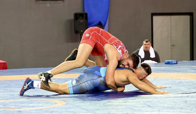 23 Yaş Altı Türkiye Güreş Şampiyonası, Trabzon'da başladı