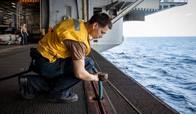 ABD, USS Abraham Lincoln uçak gemisinin Orta Doğu'ya konuşlandığını açıkladı