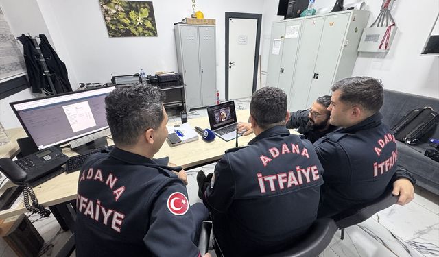 Adana'da itfaiye ekipleri AA'nın 'Yılın Kareleri' oylamasına katıldı