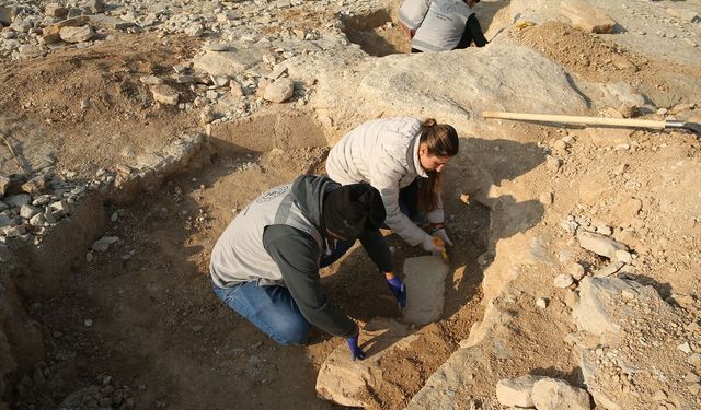 Adıyaman'da Göbeklitepe'deki 'T' taşları andıran yapılar bulundu