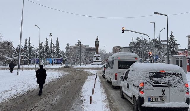 Adıyaman'da kar yağışı etkisini sürdürüyor