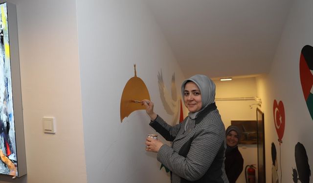 AK Parti Kadın Kolları duvar resimleriyle Gazze'deki insanlık dramına dikkati çekti