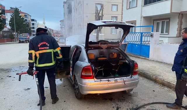 Amasya'da seyir halindeki otomobilde çıkan yangın söndürüldü
