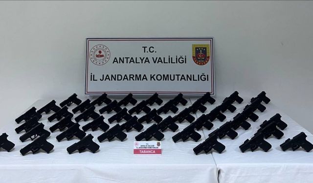 Antalya'da 45 ruhsatsız tabanca ele geçirildi
