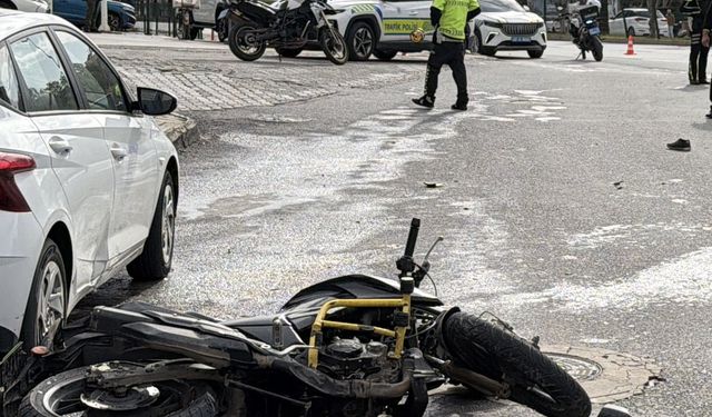 Antalya'da hafif ticari araçla çarpışan motosikletin sürücüsü öldü