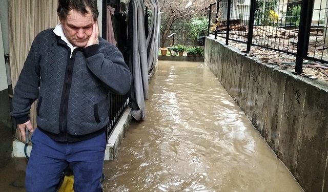 Antalya'nın Manavgat ilçesinde sağanak etkili oldu