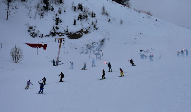 Artvin Atabarı Kayak Merkezi'nde 'Kar Şenliği' düzenlendi