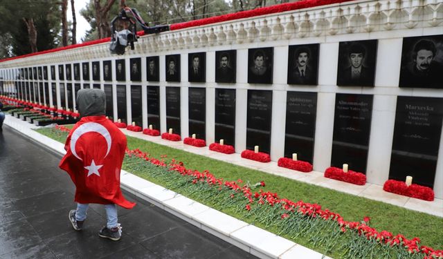 Azerbaycan'da 'Kanlı Ocak' kurbanları anılıyor