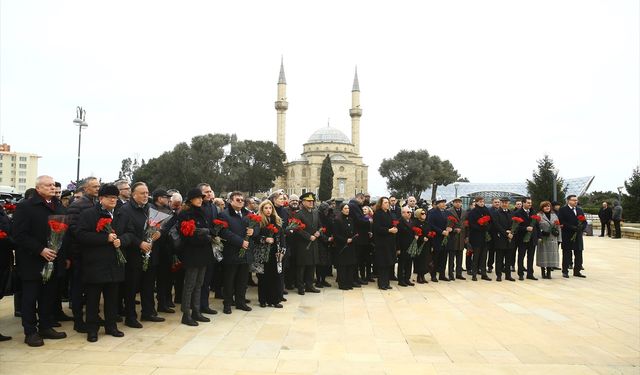 Azerbaycan'daki diplomatik misyon temsilcileri, 20 Ocak şehitlerini andı