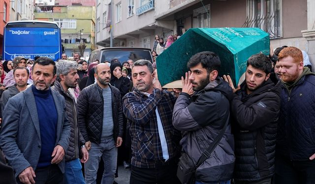 Bağcılar'da doğal gazdan zehirlendiği değerlendirilen 3 kişinin cenazesi defnedildi