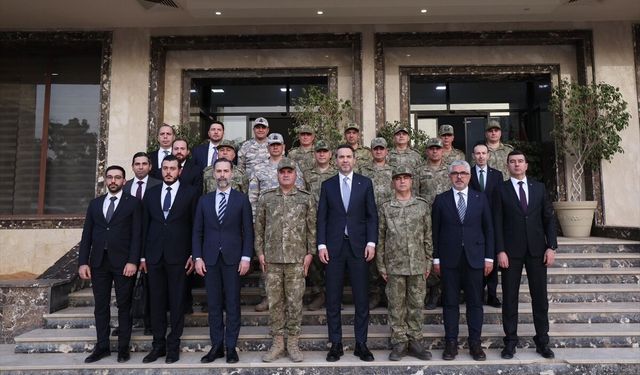 Bakan Bayraktar, Trablus'ta Libya Görev Grubu Komutanlığını ziyaret etti
