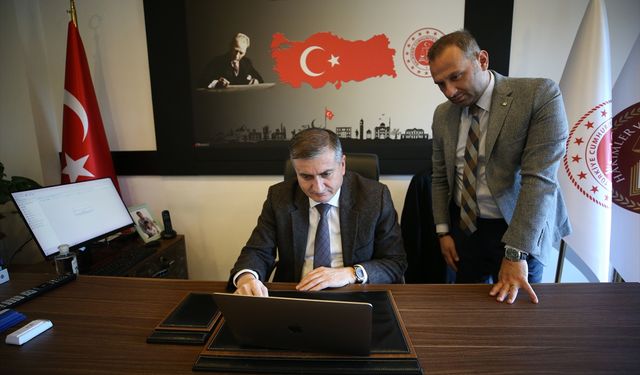 Balıkesir Cumhuriyet Başsavcısı Abdulkadir Akın, AA'nın 'Yılın Kareleri' oylamasına katıldı