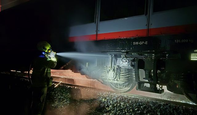 Balıkesir'de yük taşıyan trende çıkan yangın söndürüldü