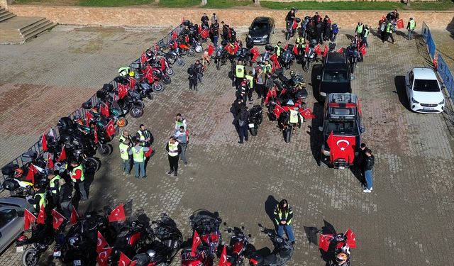 Bilecik'te motosiklet tutkunları Türk bayraklarıyla konvoy oluşturdu