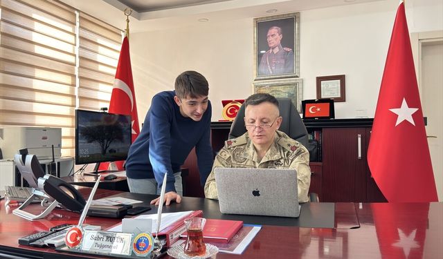 Bingöl İl Jandarma Komutanı Tuğgeneral Küyük, AA'nın 'Yılın Kareleri' oylamasına katıldı