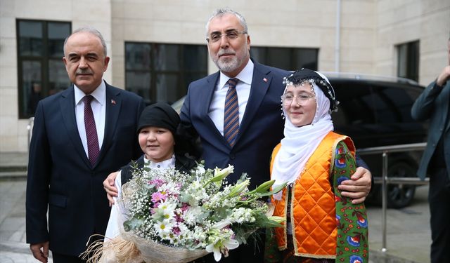 Çalışma ve Sosyal Güvenlik Bakanı Işıkhan, Ordu'da TOKİ kura çekilişinde konuştu: