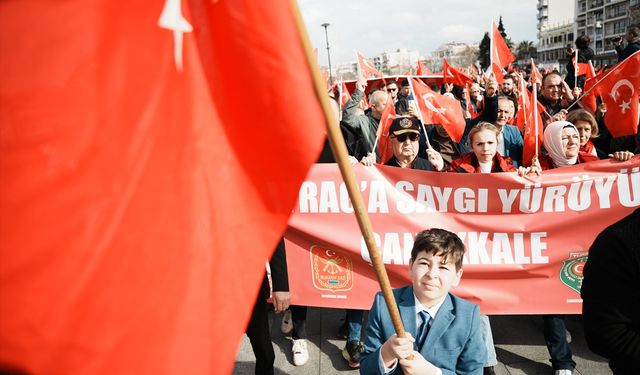 Çanakkale'de 'Bayrağa Saygı' yürüyüşü yapıldı