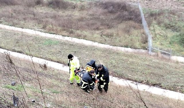 Çanakkale'de cenazeye gidenleri taşıyan otomobilin devrildiği kazada 5 kişi yaralandı