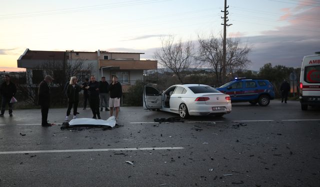 Çanakkale'de iki otomobilin çarpıştığı kazada 2'si ağır 5 kişi yaralandı