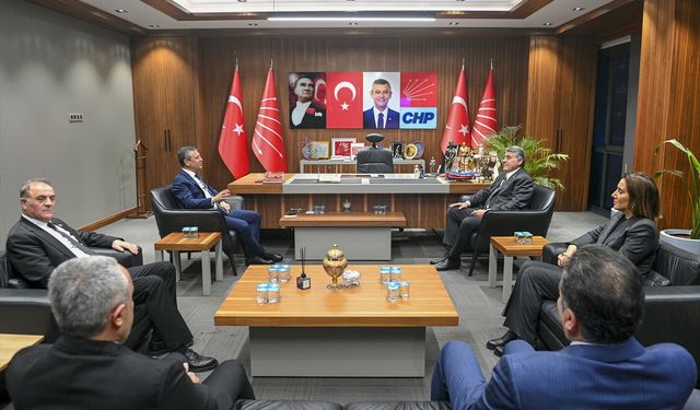 CHP Genel Başkanı Özel, Beşiktaş Kulübü Başkanı Adalı ile görüştü