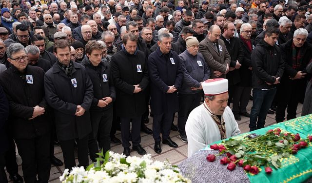 CHP Genel Başkanı Özel, Manisa'da cenaze törenine katıldı