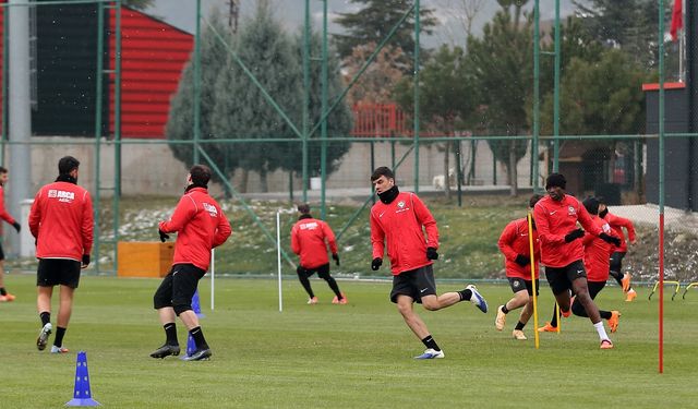 Çorum FK, Sarıyer'i yenerek yükselişe geçmek istiyor
