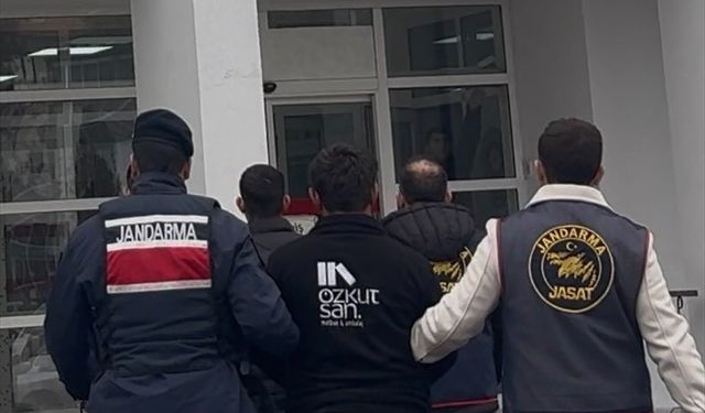 Çorum'da 10 evden hırsızlık yaptıkları iddiasıyla 2 kişi tutuklandı