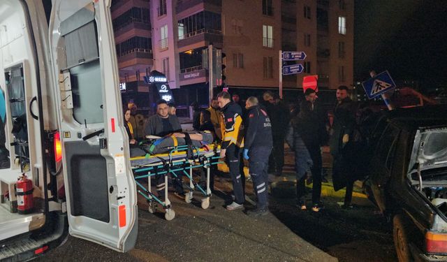 Çorum'da çarpışan iki otomobildeki 4 kişi yaralandı