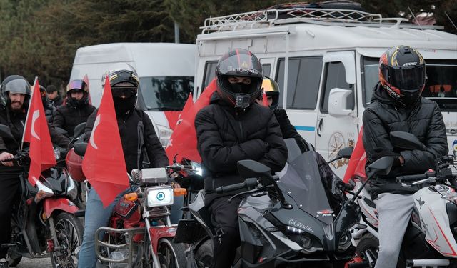 Çorum'da motosiklet tutkunları Türk bayraklarıyla konvoy oluşturdu