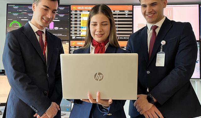 Çukurova Uluslararası Havalimanı çalışanları, AA'nın 'Yılın Kareleri' oylamasına katıldı