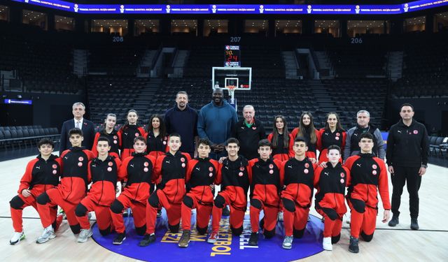 Cumhurbaşkanı Erdoğan, eski NBA oyuncusu Shaquille O'Neal ile basketbol oynadı