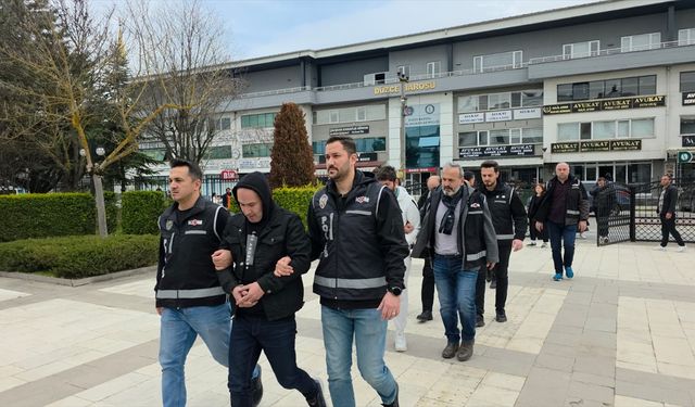 Düzce merkezli dolandırıcılık operasyonunda 5 zanlı yakalandı