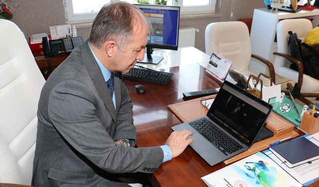 Erzurum Gençlik ve Spor İl Müdürü Çakmur, AA'nın 'Yılın Kareleri'ni oyladı