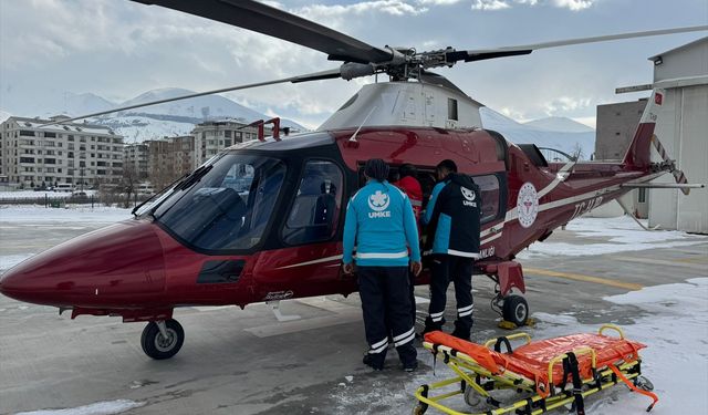 Erzurum'da 94 yaşındaki evde bakım hastası ambulans helikopterle hastaneye yetiştirildi